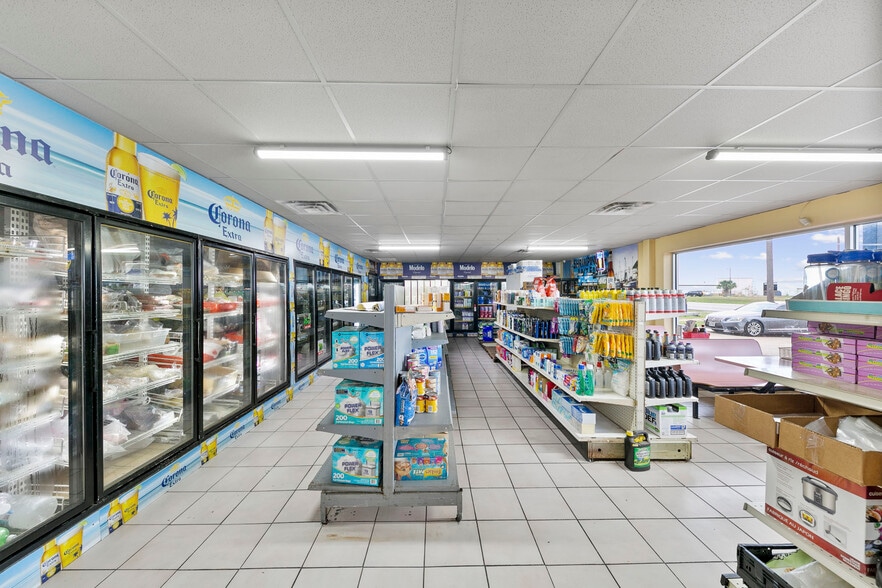 More Photos Of 103 Henderson St, Palacios Convenience Store For Sale