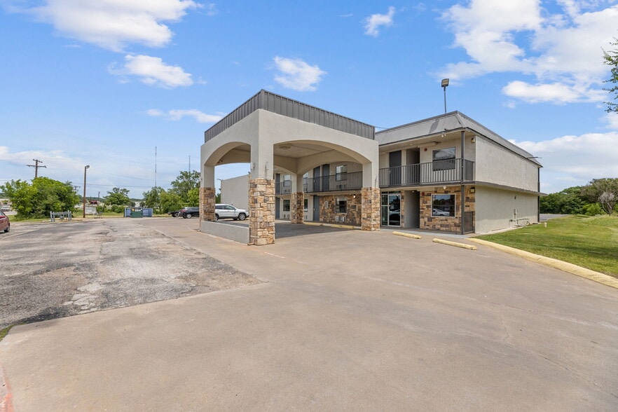 More Photos Of 108 FM 1821, Mineral Wells Hotel For Sale
