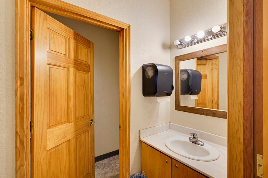 More Photos Of 158 Museum Dr, Hill City Restaurant For Sale
