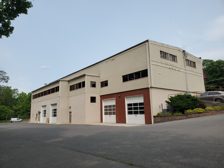 More Photos Of 507-509 National Hwy, Lavale Storefront For Lease