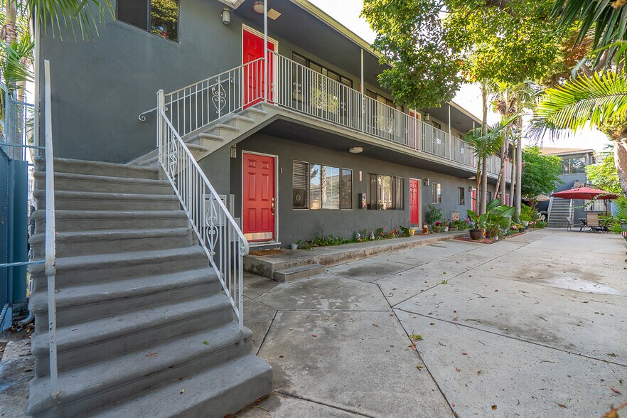 More Photos Of 1056 E 6th St, Long Beach Apartments For Sale