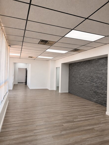 More Photos Of 2606 W Marshall Dr, Grand Prairie Warehouse For Lease