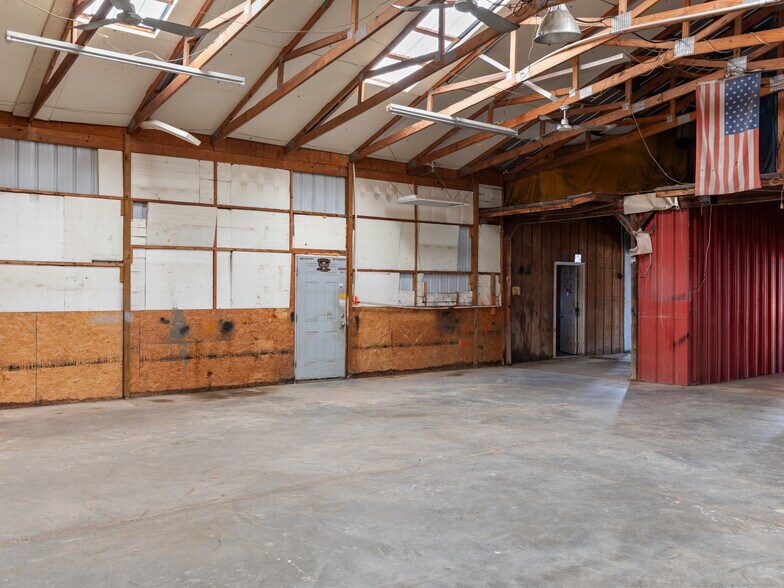 More Photos Of 428 S 3rd Ave, Chatsworth Freestanding For Sale