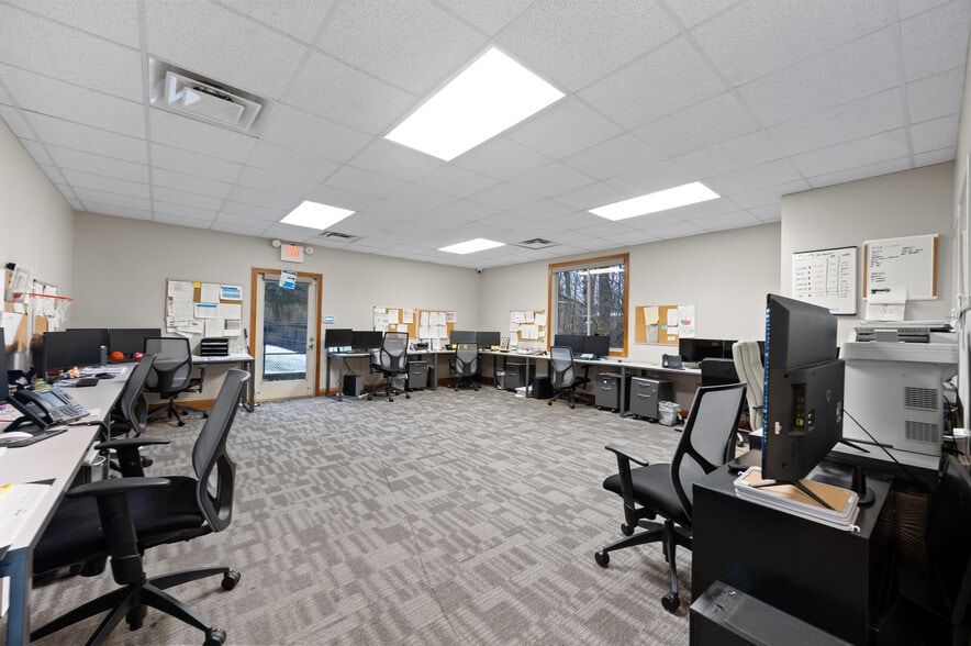 More Photos Of 9155 Governors Way, Cincinnati Office For Sale