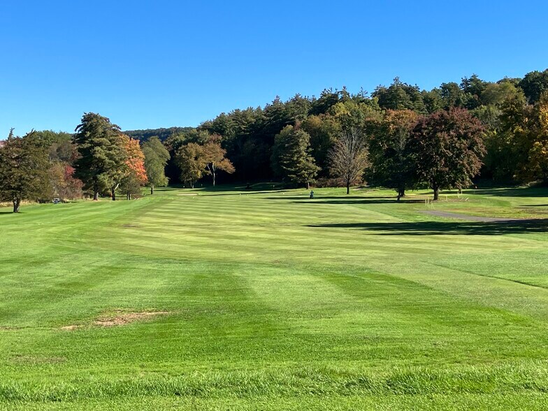 More Photos Of 20 Copper Hill Rd, East Granby Golf Course Driving Range For Sale