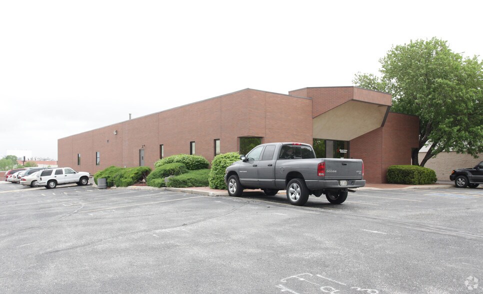 More Photos Of 9722 Mockingbird Dr, Omaha Office For Sale