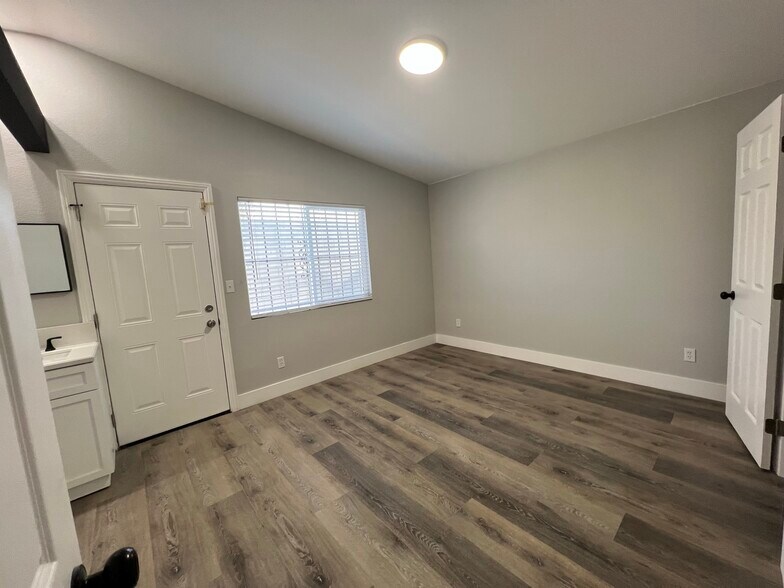 More Photos Of 3662 Park St, Las Vegas Industrial For Sale