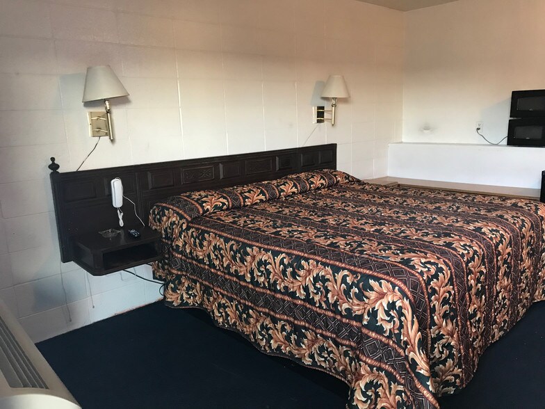 More Photos Of 3000 N Broadway St, Poteau Hotel For Sale