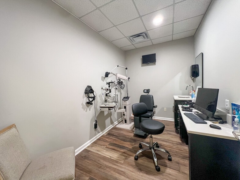 More Photos Of 200 Canyon Park Dr, Pelham Office For Lease