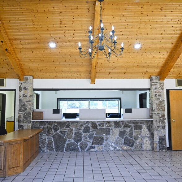 More Photos Of 117 Gordon Rd, Mingus Bank For Lease