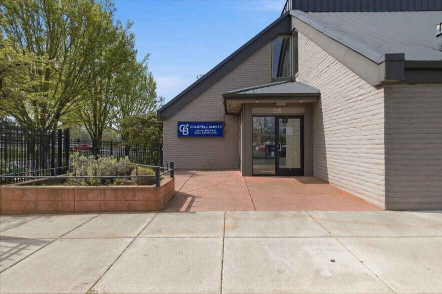 More Photos Of 235 Union St NE, Salem Office For Sale