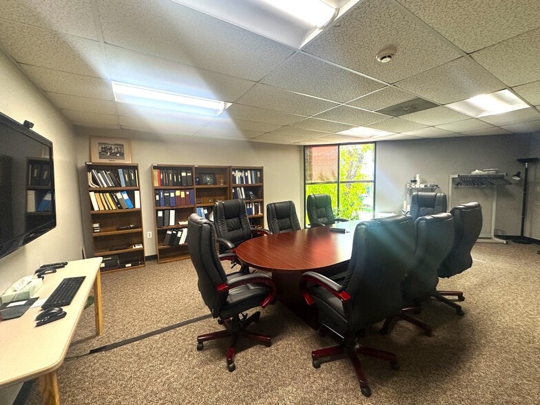 More Photos Of 1195 E Alex-Bell Rd, Centerville Office For Sale