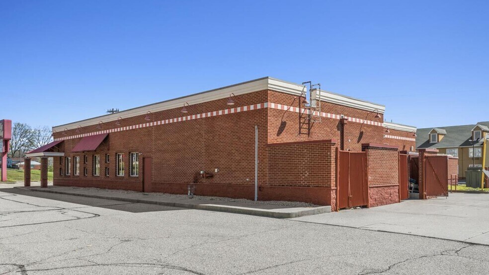 More Photos Of 2439 E Sharon Rd, Cincinnati Restaurant For Sale