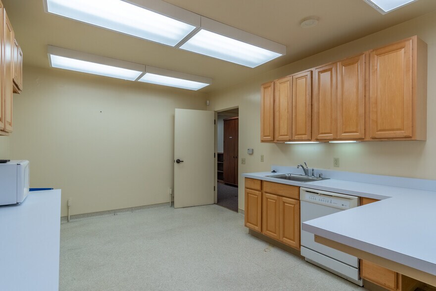 More Photos Of 400 Camino Aguajito, Monterey Office For Lease