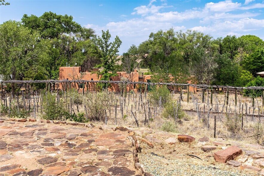 More Photos Of 18 Destierro Trail, Santa Fe Lodge Meeting Hall For Sale