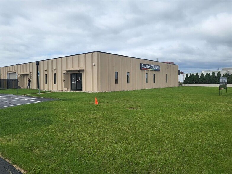 More Photos Of 1465 S Washburn St, Oshkosh Industrial For Sale