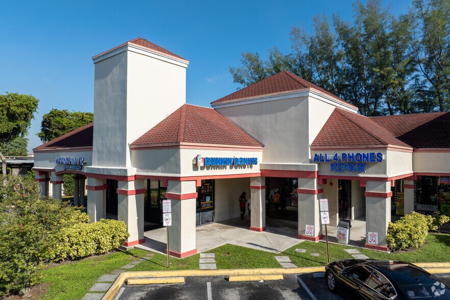 More Photos Of 8901-9131 Pembroke Rd, Hollywood Unknown For Lease