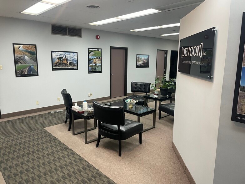 More Photos Of 315 19th St SE, Calgary Service For Lease