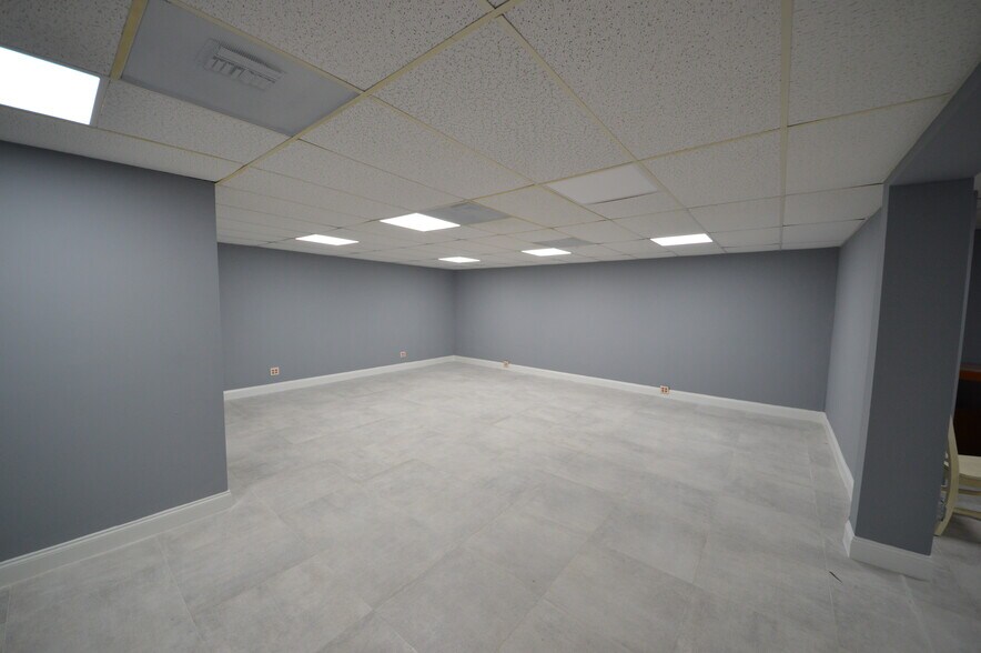 More Photos Of 5299 Saint Augustine Rd, Jacksonville Manufacturing For Lease