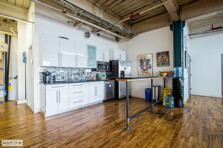 More Photos Of 218 Newell St, Brooklyn Manufacturing For Lease