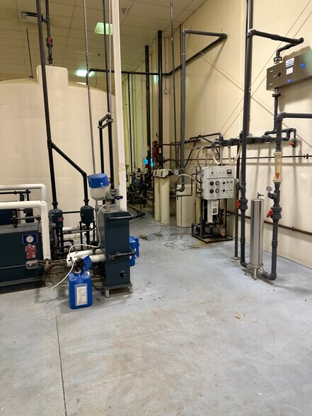 More Photos Of 2111 E 17th St, Des Moines Warehouse For Sale