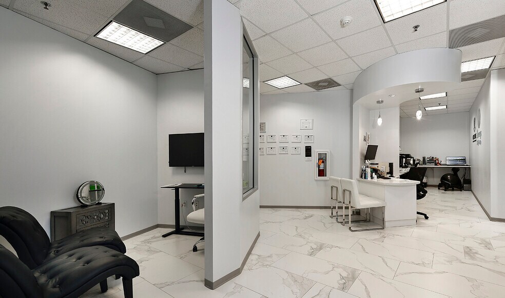 More Photos Of 114 Vision Park Blvd, Shenandoah Office For Sale