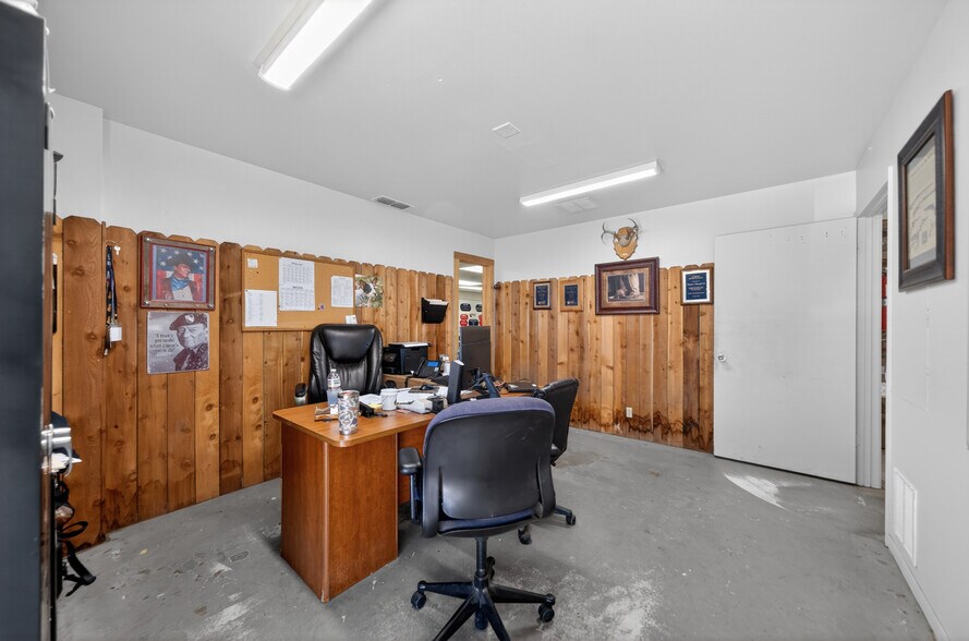 More Photos Of 3484 FM 2813, Flint Warehouse For Sale