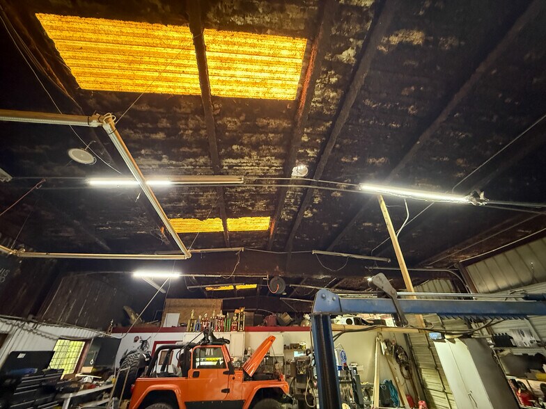 More Photos Of 2105 N Main St, Vidor Warehouse For Sale