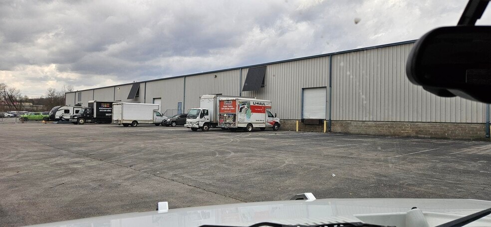 More Photos Of 1543 Columbia Ave, Franklin Warehouse For Lease