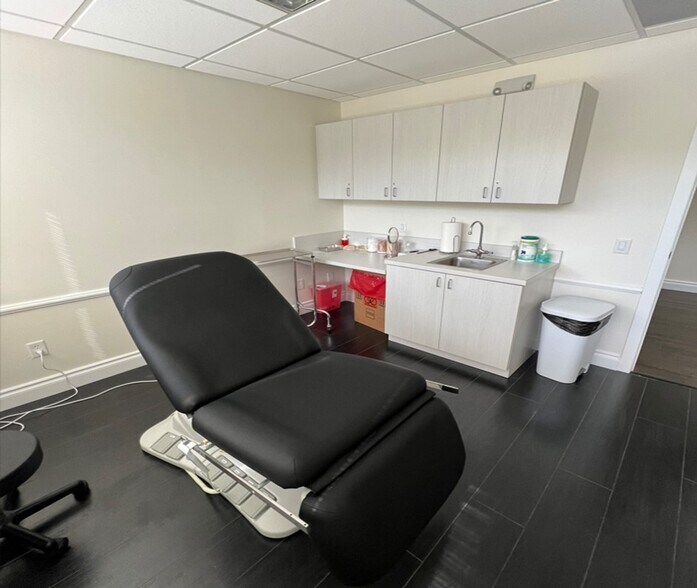 More Photos Of 1776 N Pine Island Rd, Plantation Office For Lease