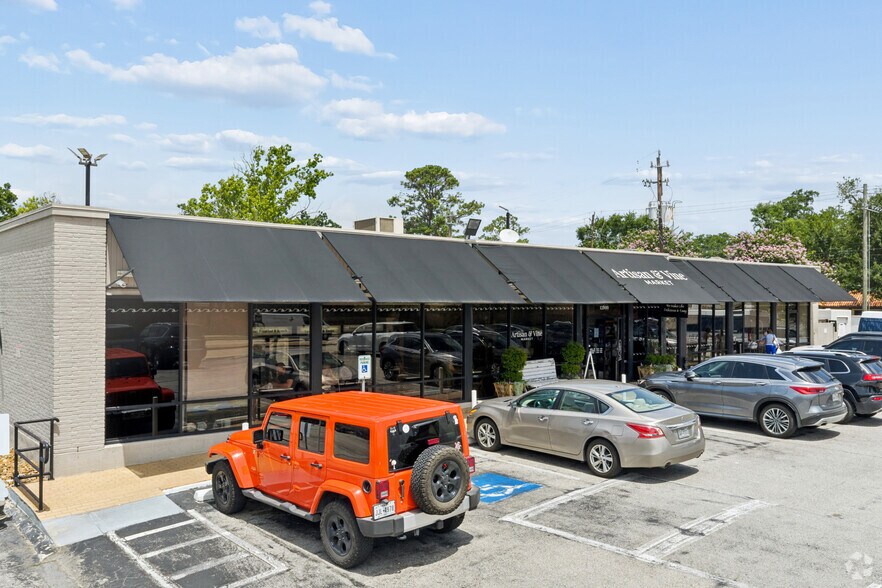 More Photos Of 12649 Memorial Dr, Houston Storefront Retail Office For Lease