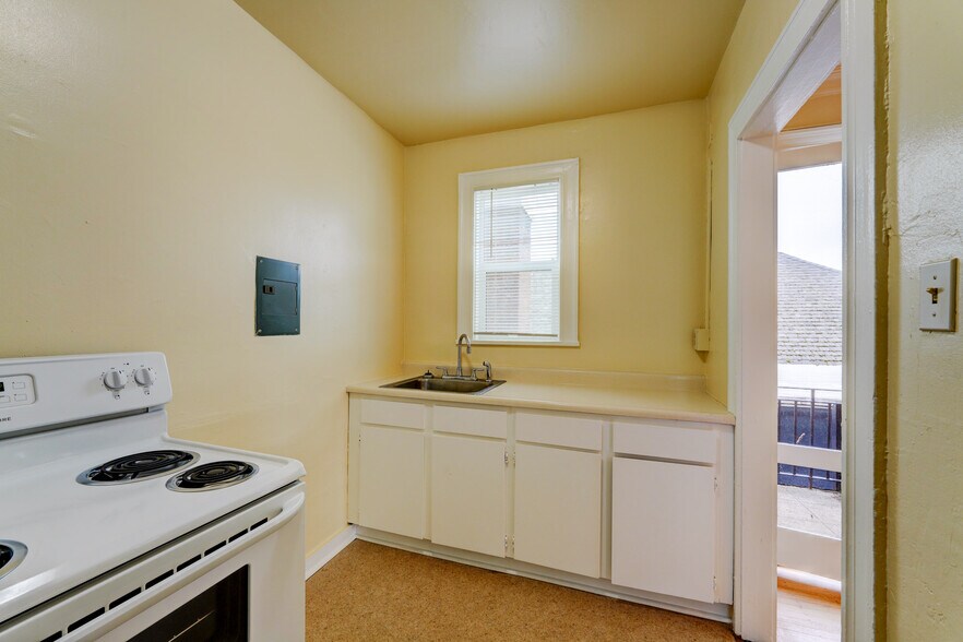 More Photos Of 1429 SW 14th Ave, Portland Apartments For Sale