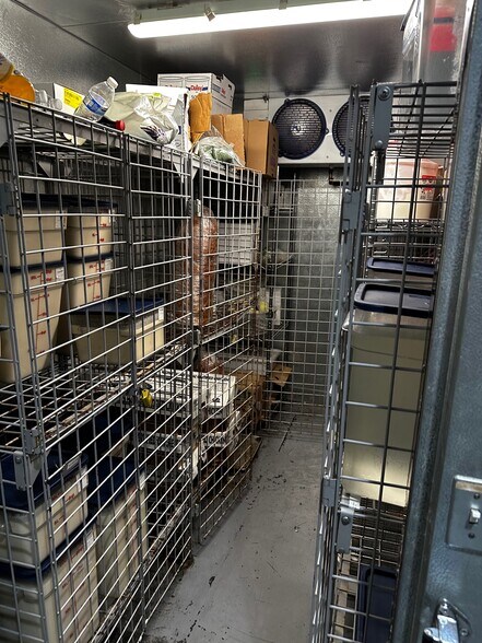 More Photos Of 5524 Satsuma Ave, North Hollywood Industrial For Sale