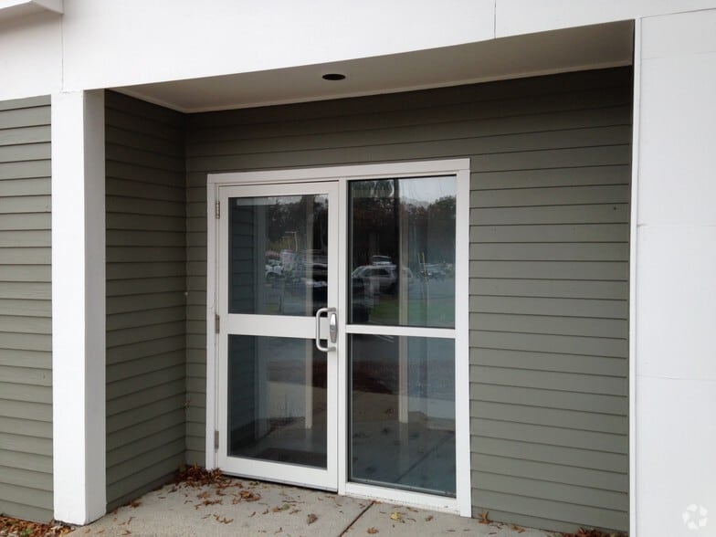 More Photos Of 41 Buttrick Rd, Londonderry Medical For Sale