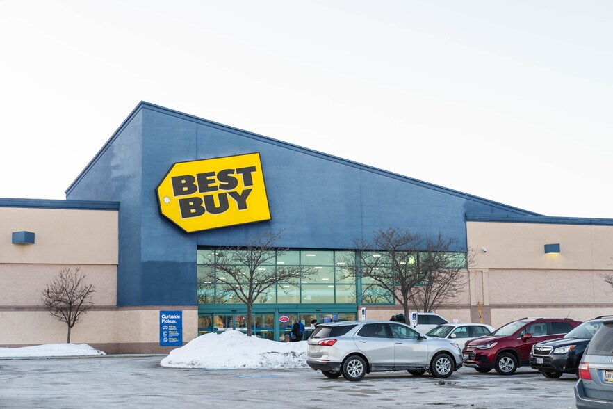 More Photos Of 7960-8000 Plaza Blvd, Mentor Storefront For Lease