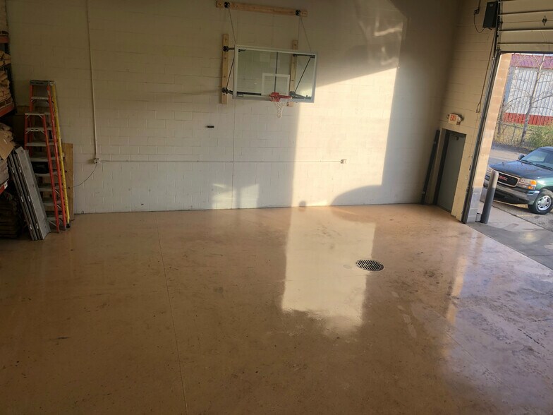 More Photos Of 3408 Busch Dr SW, Grandville Manufacturing For Sale