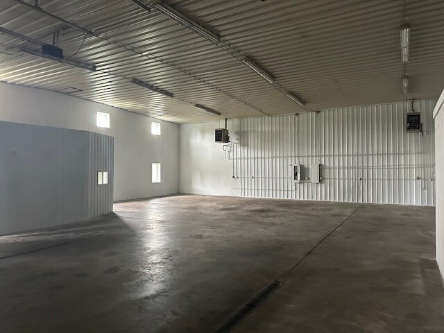 More Photos Of 21601-21627 S Schoolhouse Rd, New Lenox Warehouse For Lease