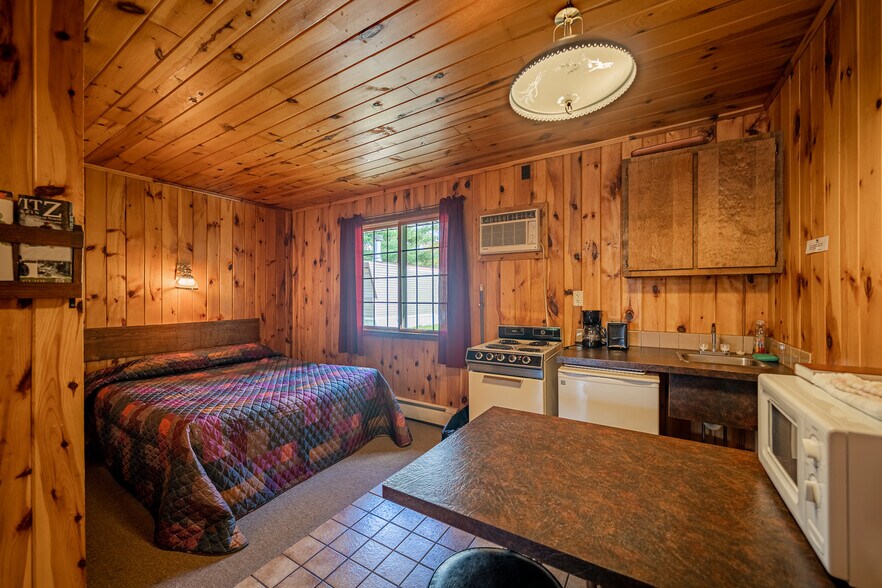 More Photos Of N10120 Parkway Rd, Crivitz Hotel For Sale