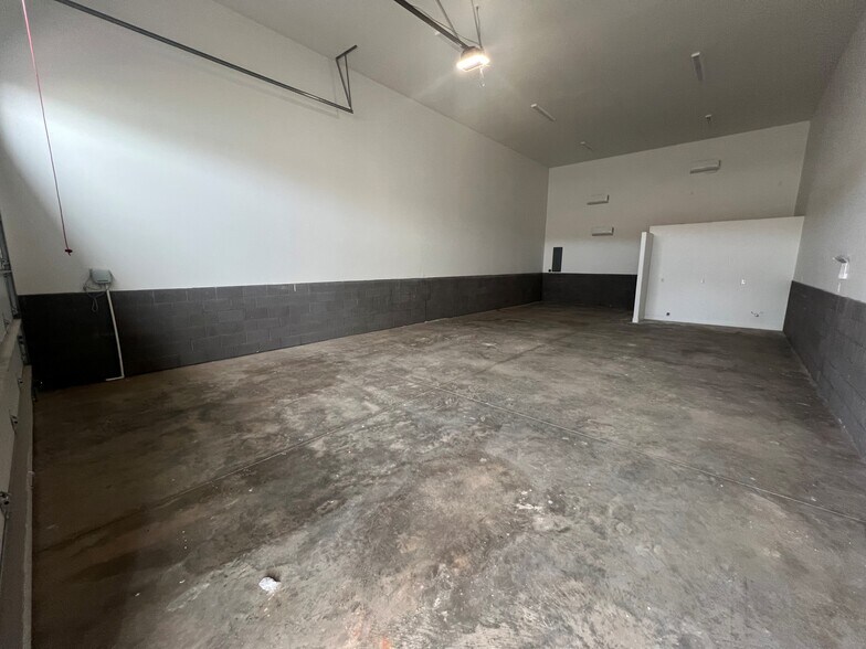 More Photos Of 448 Commerce Dr, Hurricane Warehouse For Sale