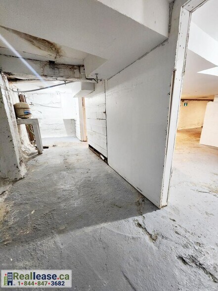 More Photos Of 138 Main St W, Shelburne Storefront Retail Residential For Lease