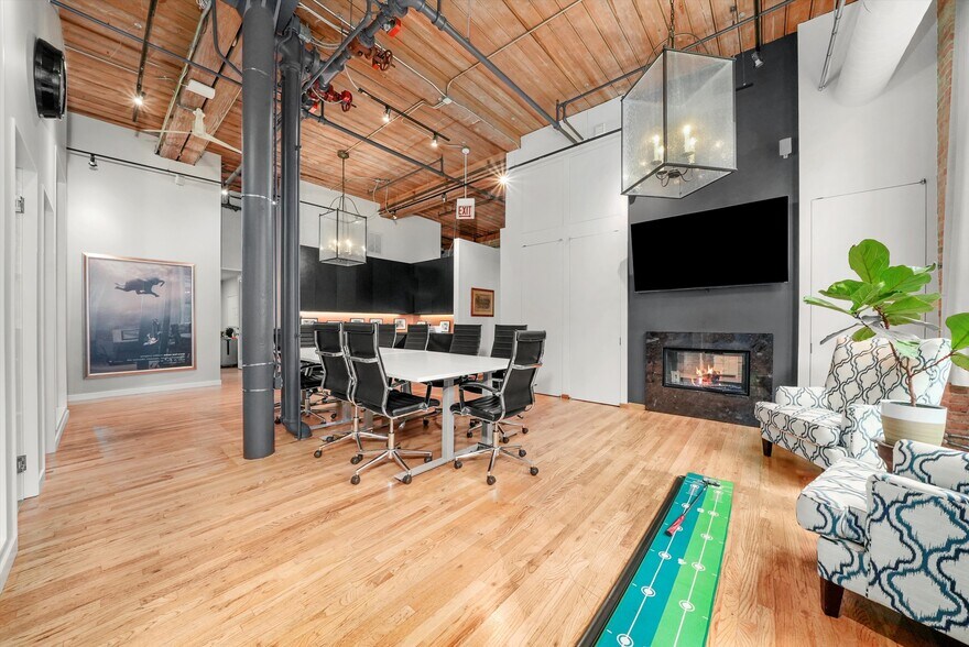 More Photos Of 1327 W Washington Blvd, Chicago Loft Creative Space For Lease