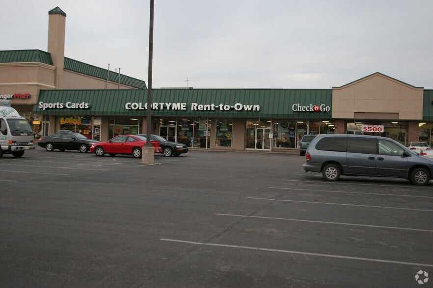 More Photos Of 910-980 S Oliver St, Wichita Storefront For Lease