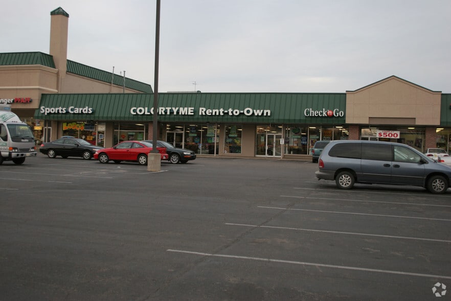 More Photos Of 910-980 S Oliver St, Wichita Storefront For Lease