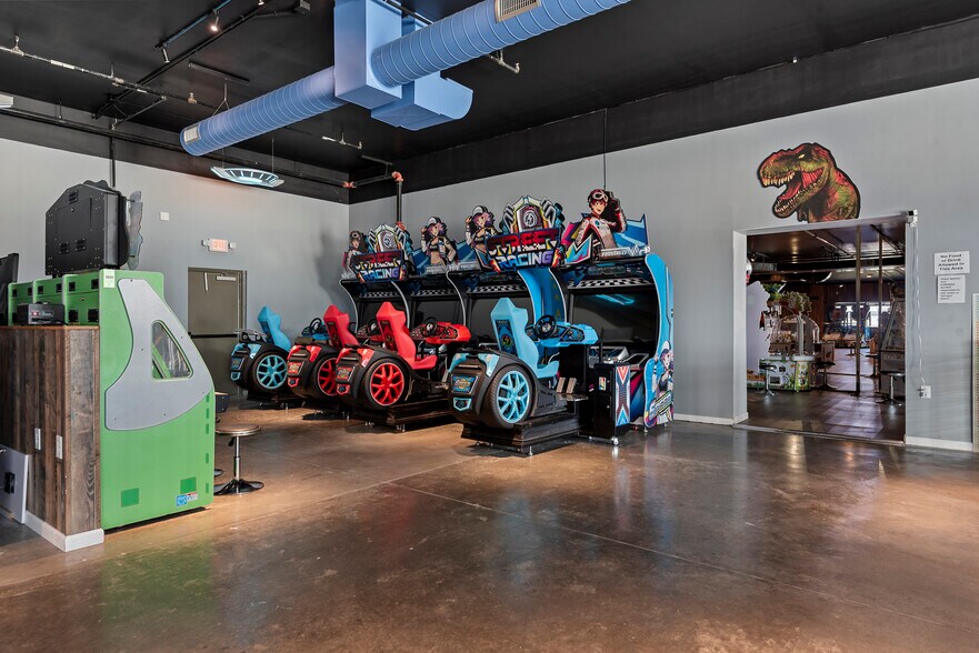 More Photos Of 3101 S MacArthur Blvd, Springfield Restaurant For Lease