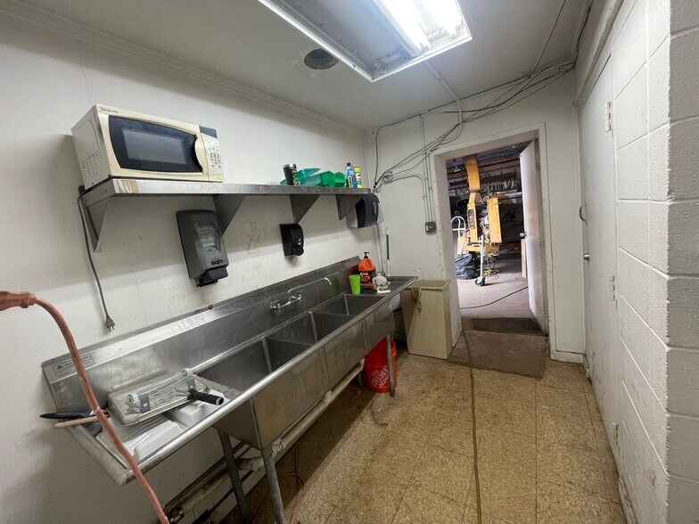 More Photos Of 6149 Cleveland St, Merrillville Industrial For Sale