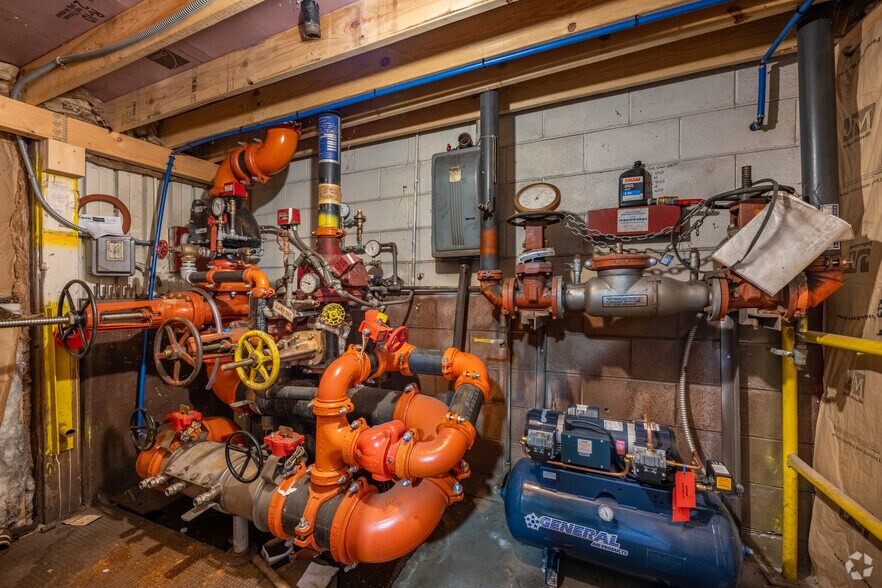 More Photos Of 236 S 2nd St, Butternut Distribution For Sale