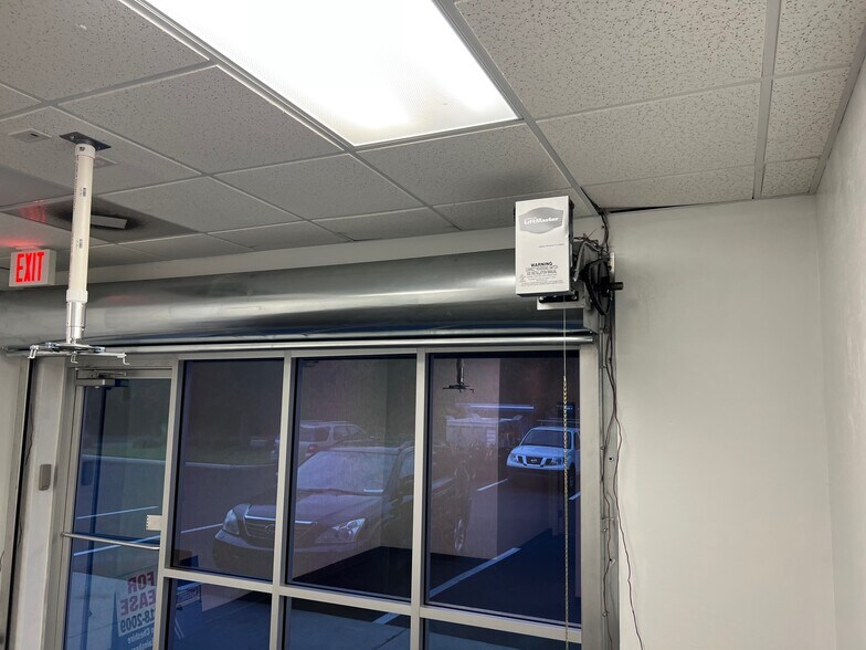 More Photos Of 4566 NW 5th Blvd, Gainesville Flex For Lease