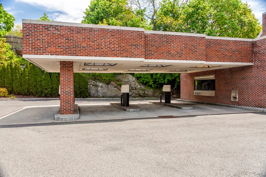 More Photos Of 1289 Boston Post Rd, Larchmont Freestanding For Sale