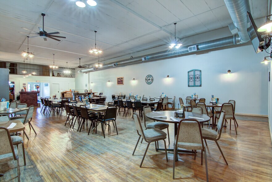 More Photos Of 115 Diamond St N, Ridgeland General Retail For Sale