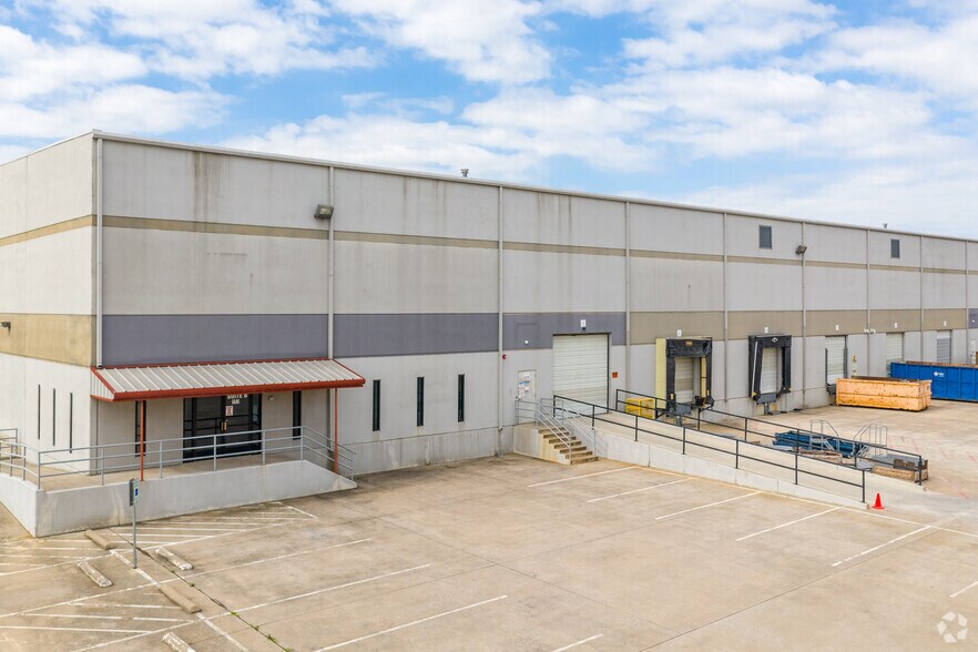 More Photos Of 6601 Will Rogers Blvd, Fort Worth Warehouse For Sale